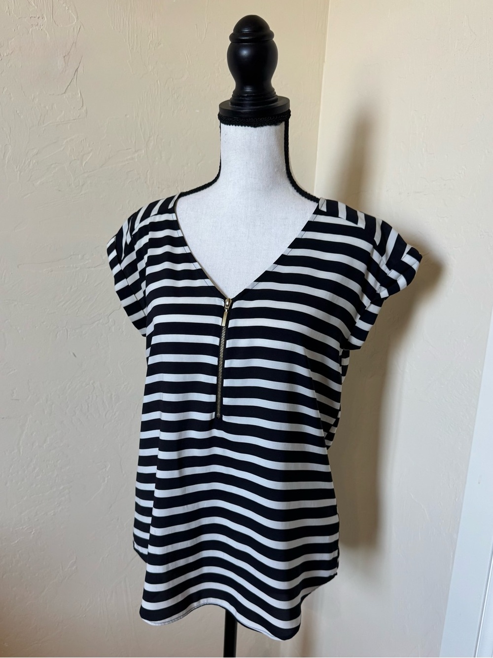 Express Black & White Striped V-Neck Zip Front Top